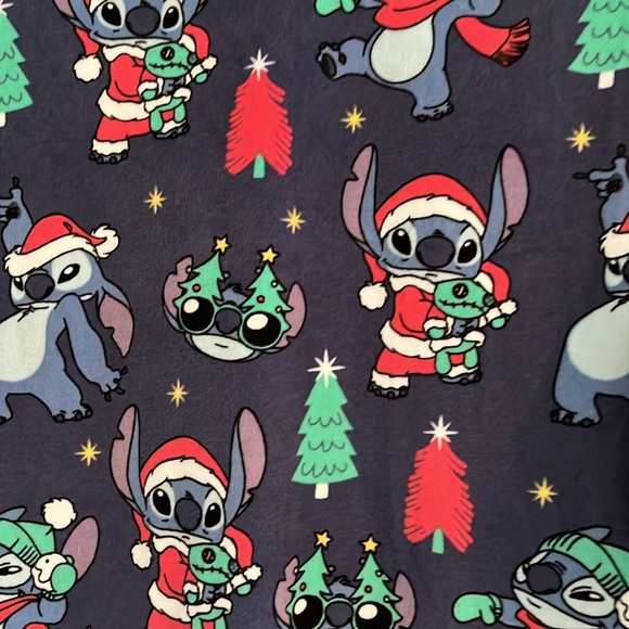 Disney Stitch Christmas‎ Pajama Top size 4-6 - Picture 2 of 7